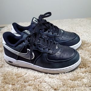 “Colin Kaepernick Nike Airforce 1 Size 2y (gradesc